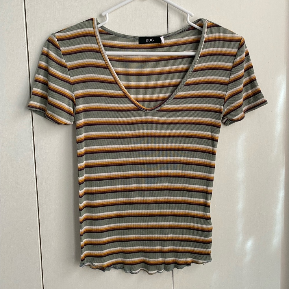 BDG v-neck Shirt. Perfect condition size M